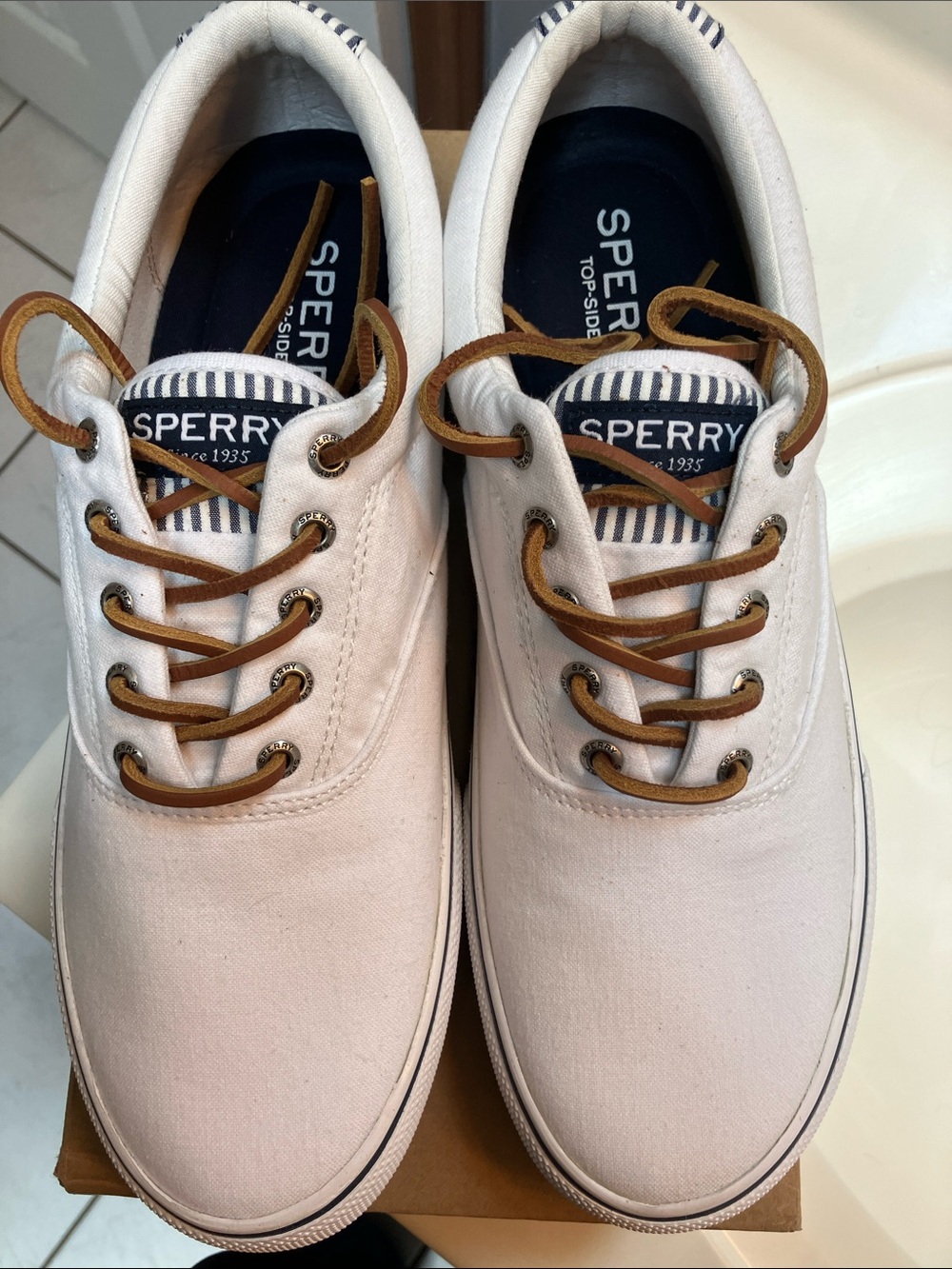 Men's Sperry White Canvas Sneakers Size 11.5 Medium Brand New (Retail $85) - Picture 3 of 7
